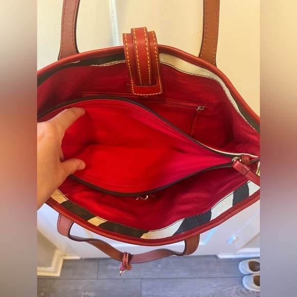 Dooney & Bourke Shoulder Tote Black and red - Picture 6 of 13